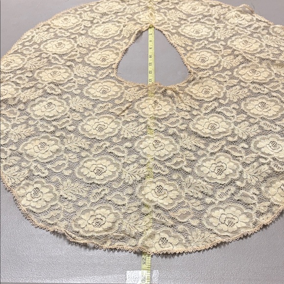 Vintage Cream Lace Floral , not sure what this is except it’s old! - Picture 4 of 5